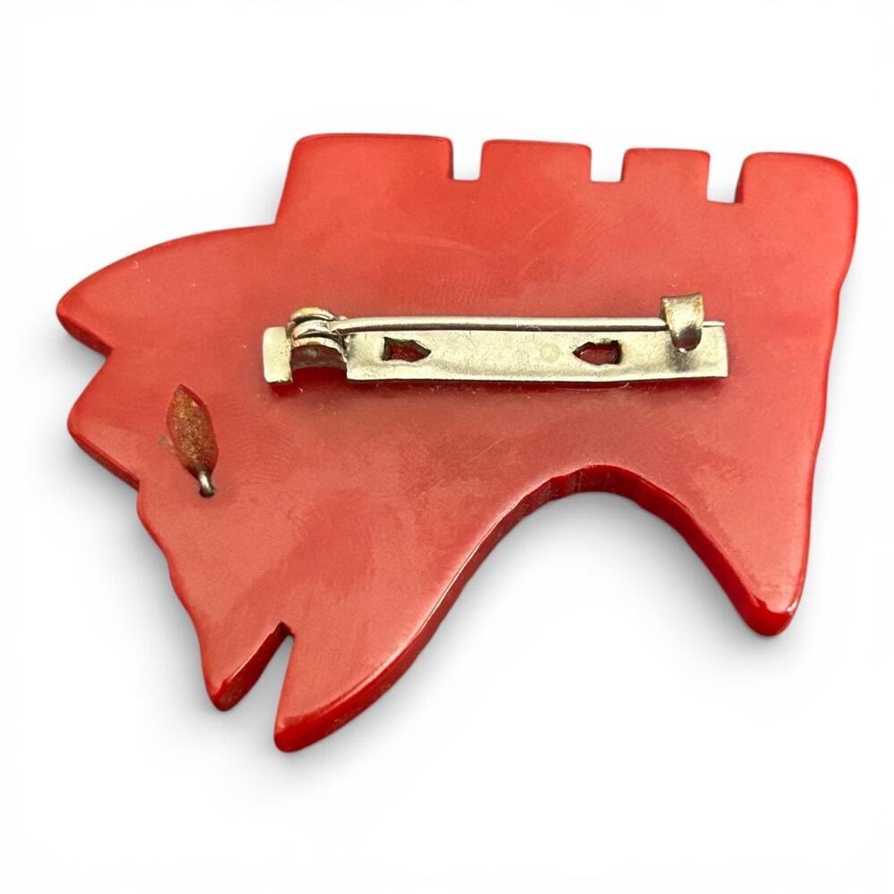 Carved Red Bakelite Scottie Dog Brooch - Picture 5 of 5